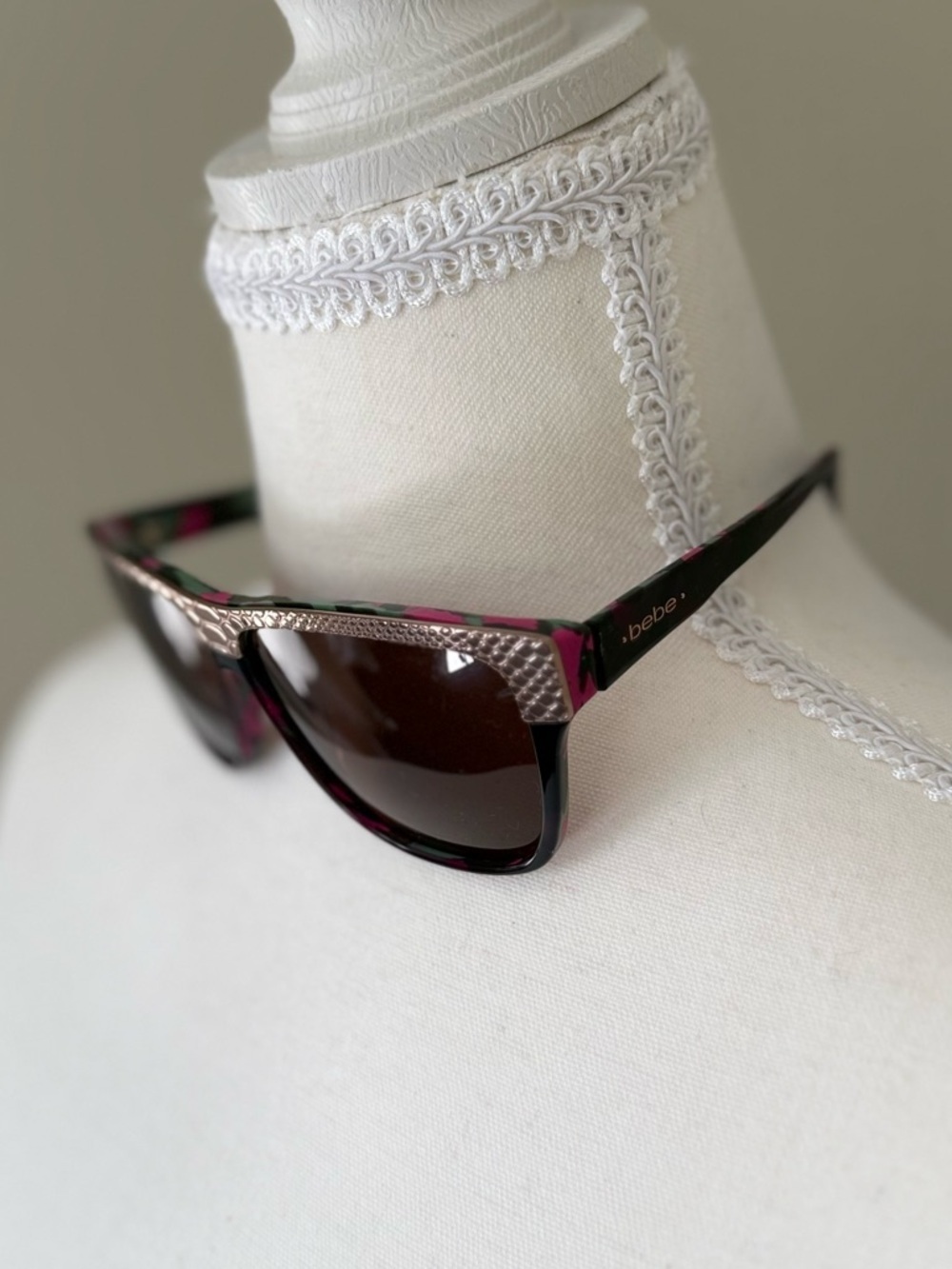 Vintage Y2K bebe Black and Pink Fashion Sunglasses berry fatigue ms. Right now